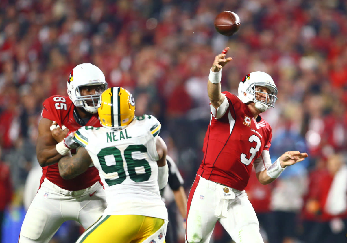 Former Cardinals quarterback Carson Palmer passes against the Packers during a 2015 NFC divisional round playoff game at University of Phoenix Stadium.